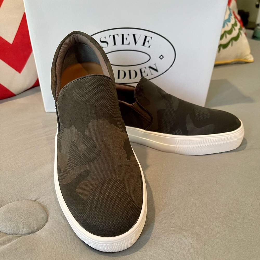 Steve Madden Gills Camouflage Slip On Shoes